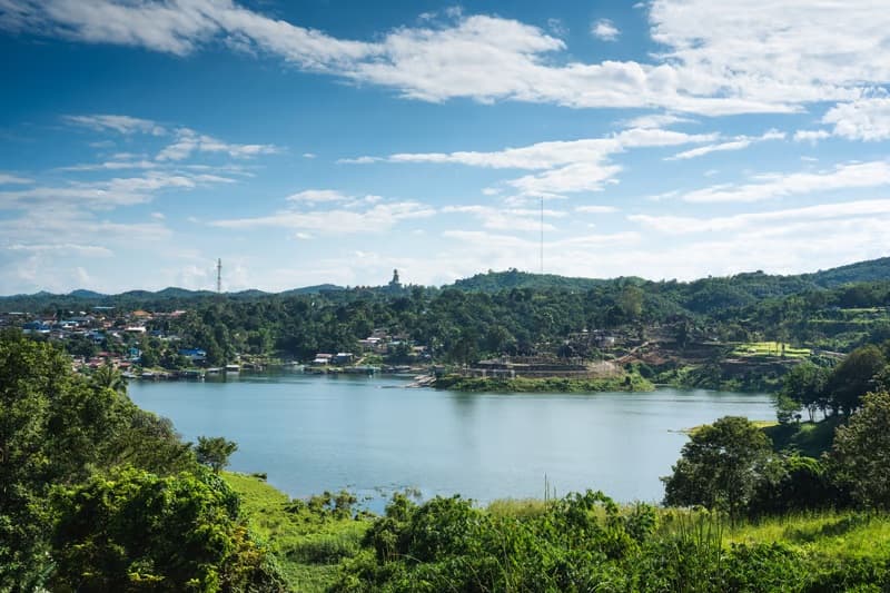 Royal Botanical Gardens and green scenery in Peradeniya